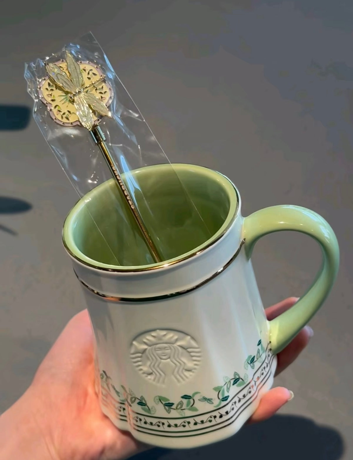 Starbucks China 2026 Spring Blessings 415ml Green Dragonfly Stirring Stick Mug