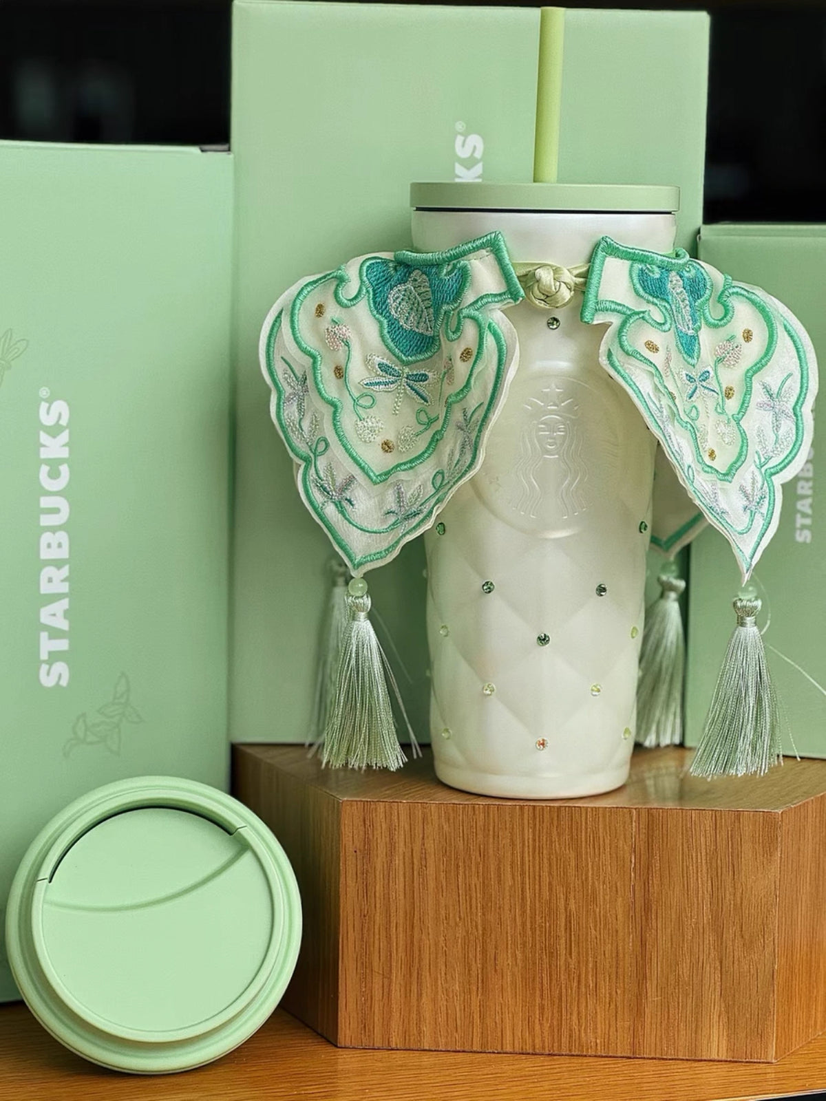 Starbucks China 2026 Spring Blessings SS Diamond Cup Double Lids Cup display