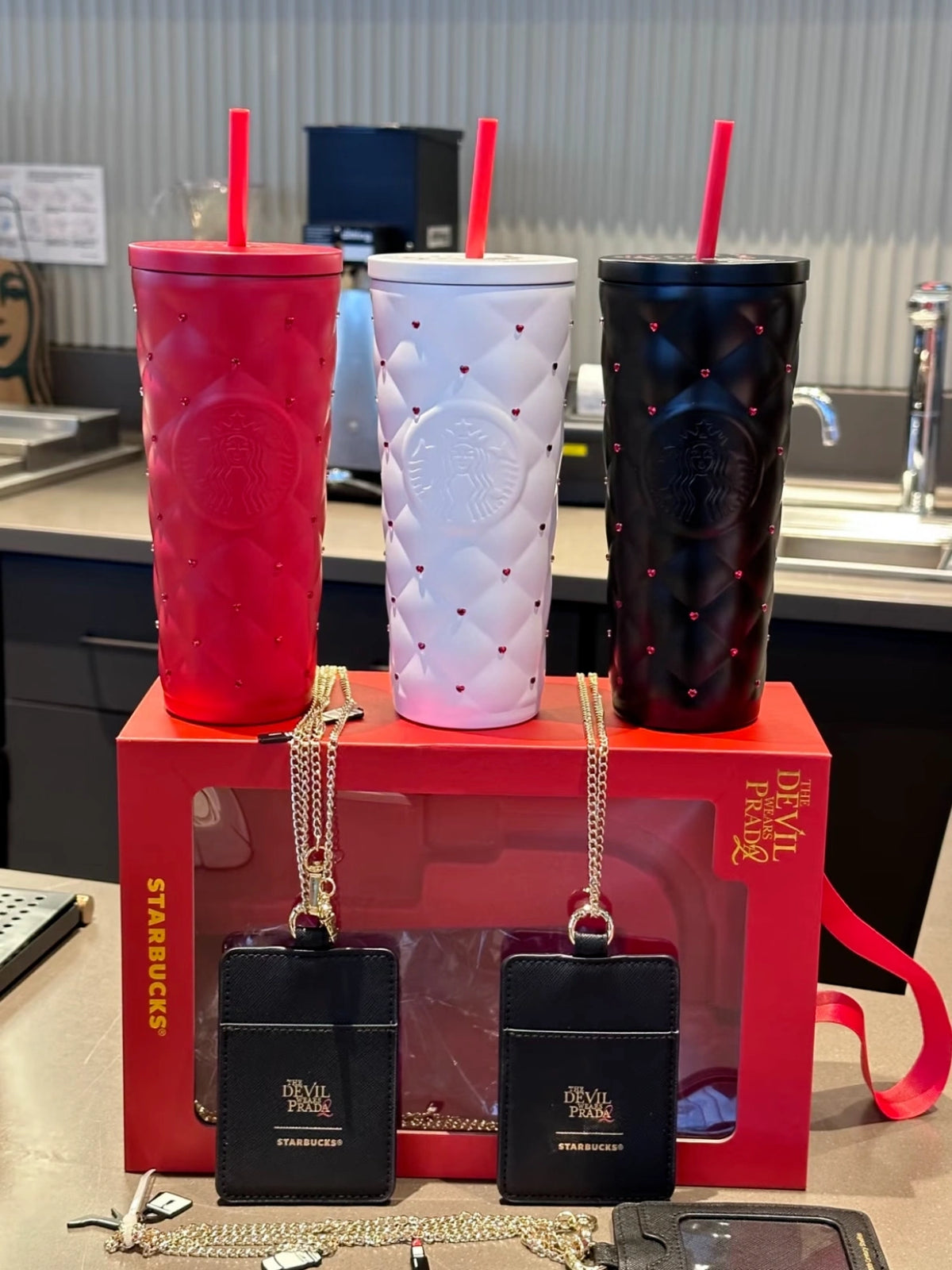 starbucks the devil wears prada 590ml diamond ss cup with card holder display
